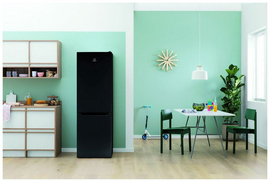 Холодильник Indesit DS 4180 B