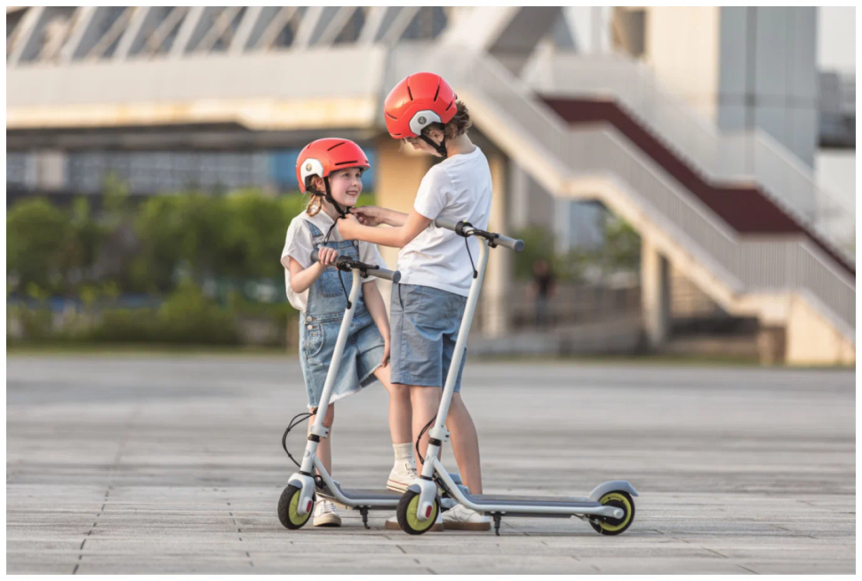 Детский 2-колесный электросамокат Ninebot KickScooter C10, до 60 кг, белый