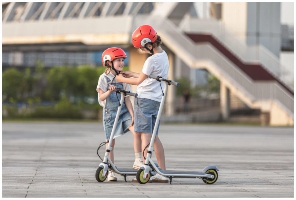 Детский 2-колесный электросамокат Ninebot KickScooter C8, до 50 кг, белый/серый Детский 2-колесный электросамокат Ninebot KickScooter C8, до 50 кг, белый/серый
